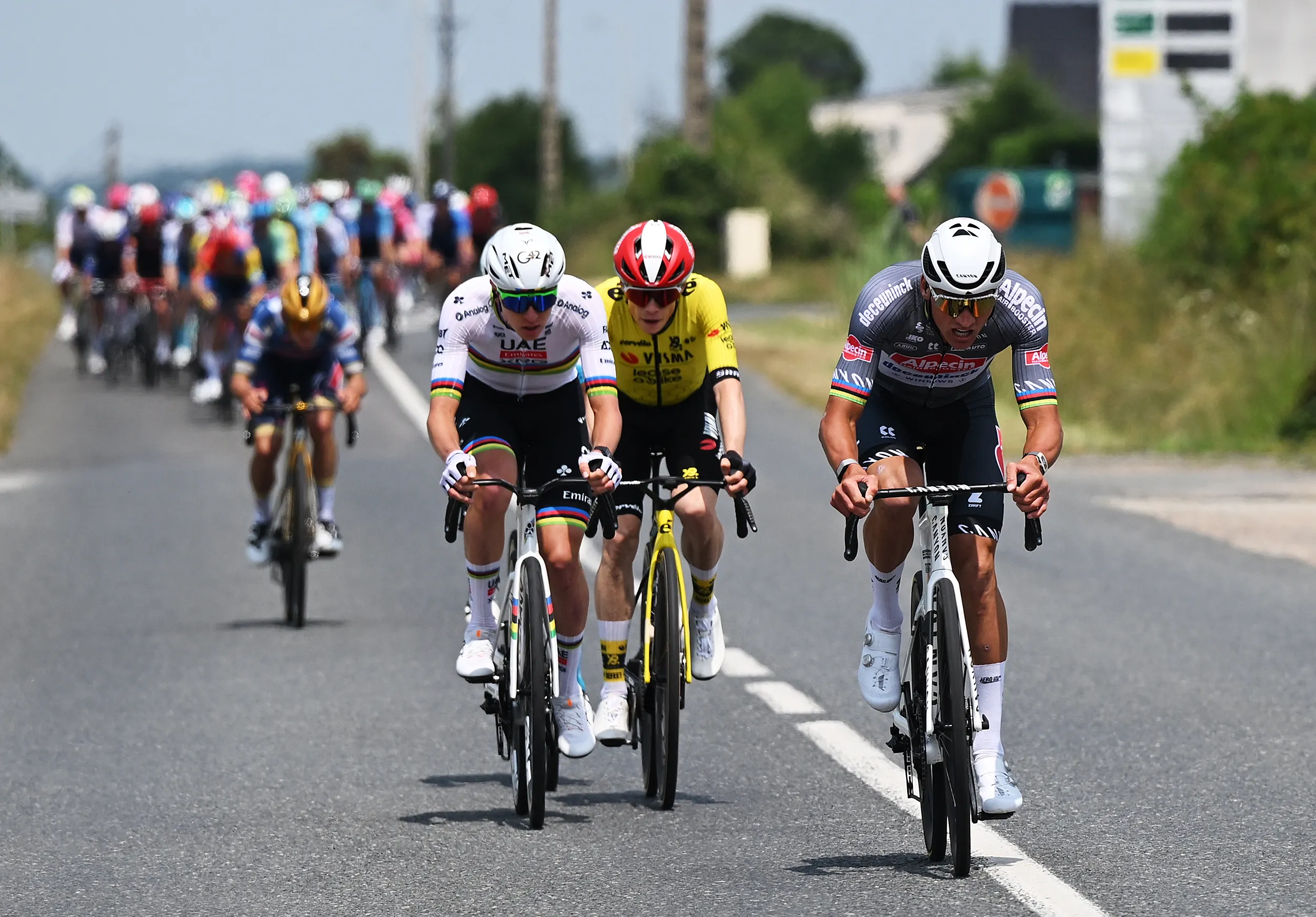 "Mungkin sekarang saya takut" – Tadej Pogačar terkesan rival GC meski sukses di pembuka eksplosif Critérium du Dauphiné
