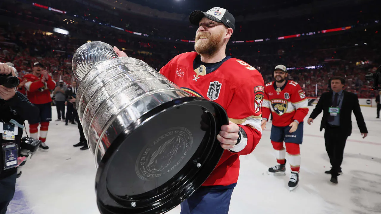 Bennett teken kontrak 8 tahun untuk tetap bersama Panthers