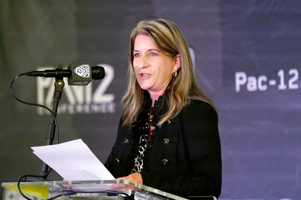 Kontroversi Playoff Sepak Bola Kampus: Komisioner Pac-12 Teresa Gould tentang opsi format, jalan ke depan, dan metrik usang